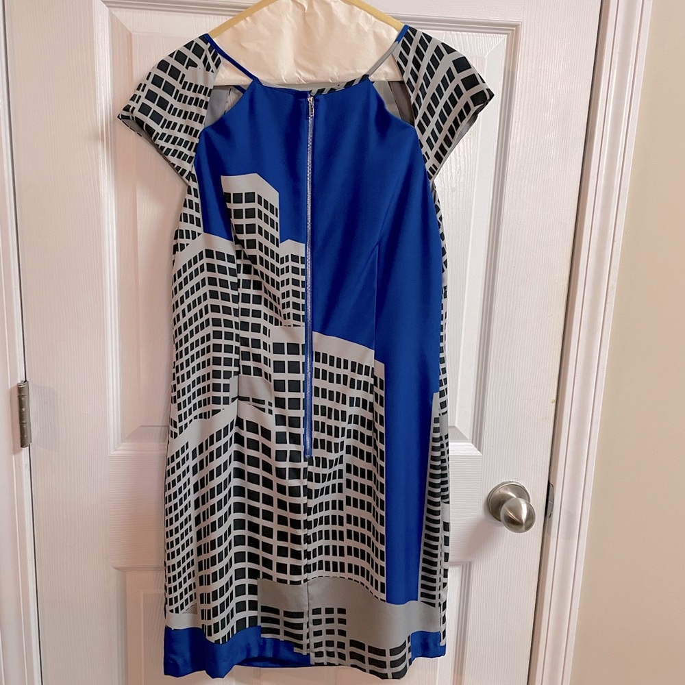 Blue and Gray Geo-Print Shift Dress - Picture 4 of 4